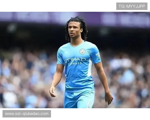 巴萨瞄准曼城后卫阿克，转会费或达2000万欧元